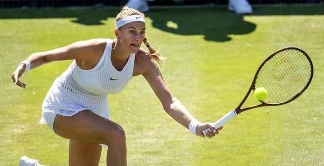 开云体育-科维托娃意外战胜瑞士队，重返赛场引爆全场！