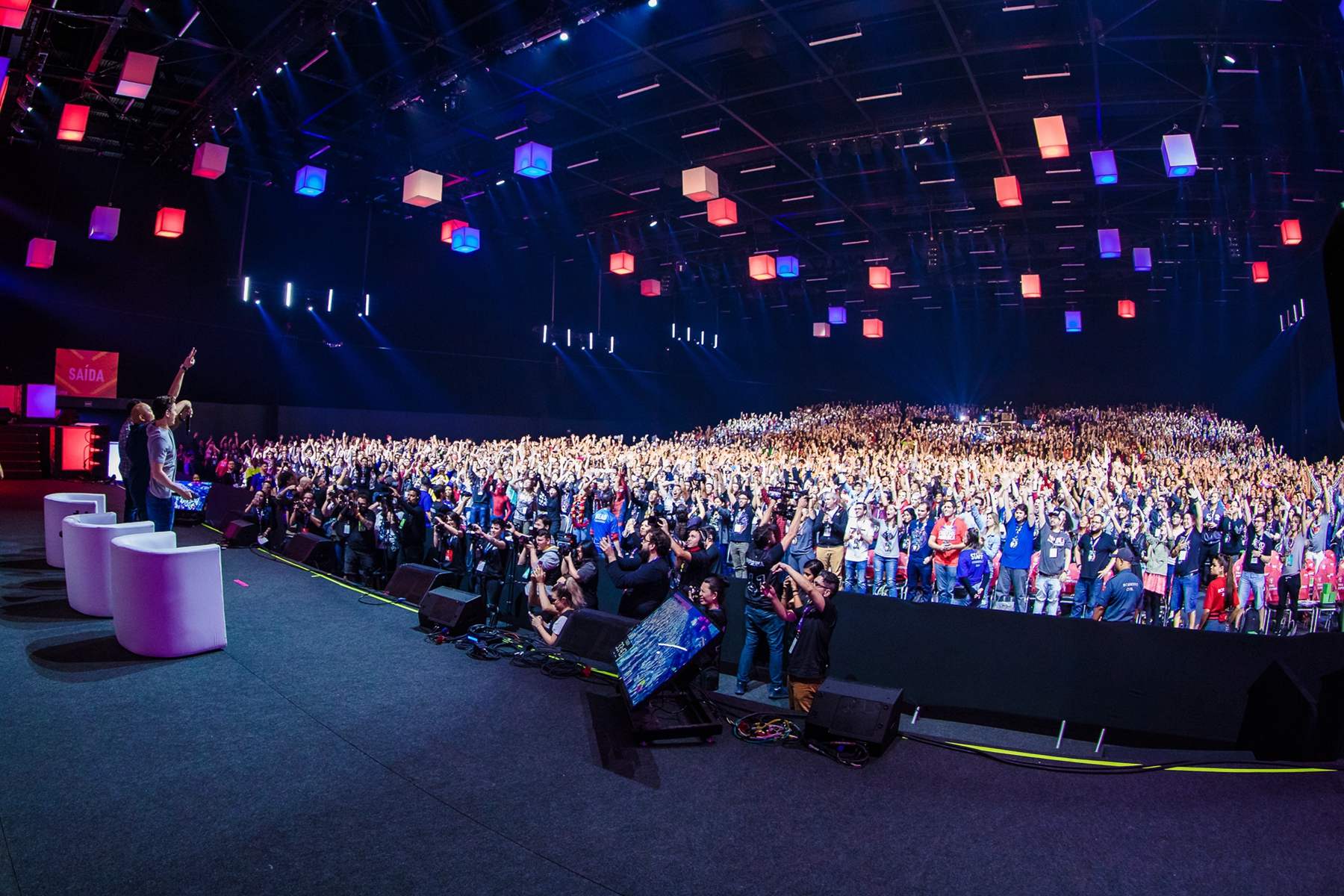 开云体育-浓眉哥回归赛场，挺进下一轮首场状态亮眼，阿森纳观众沸腾！的简单介绍
